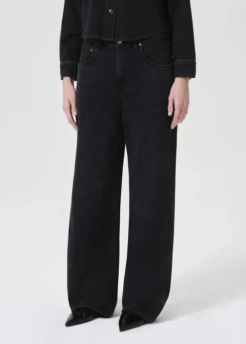 AGOLDE Low Curve Jeans in Black Tar - Image 3