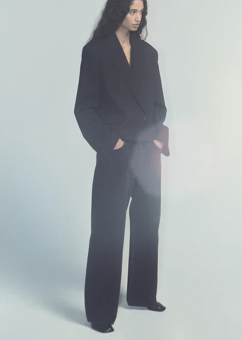 AGOLDE Low Curve Jeans in Black Tar - Image 6