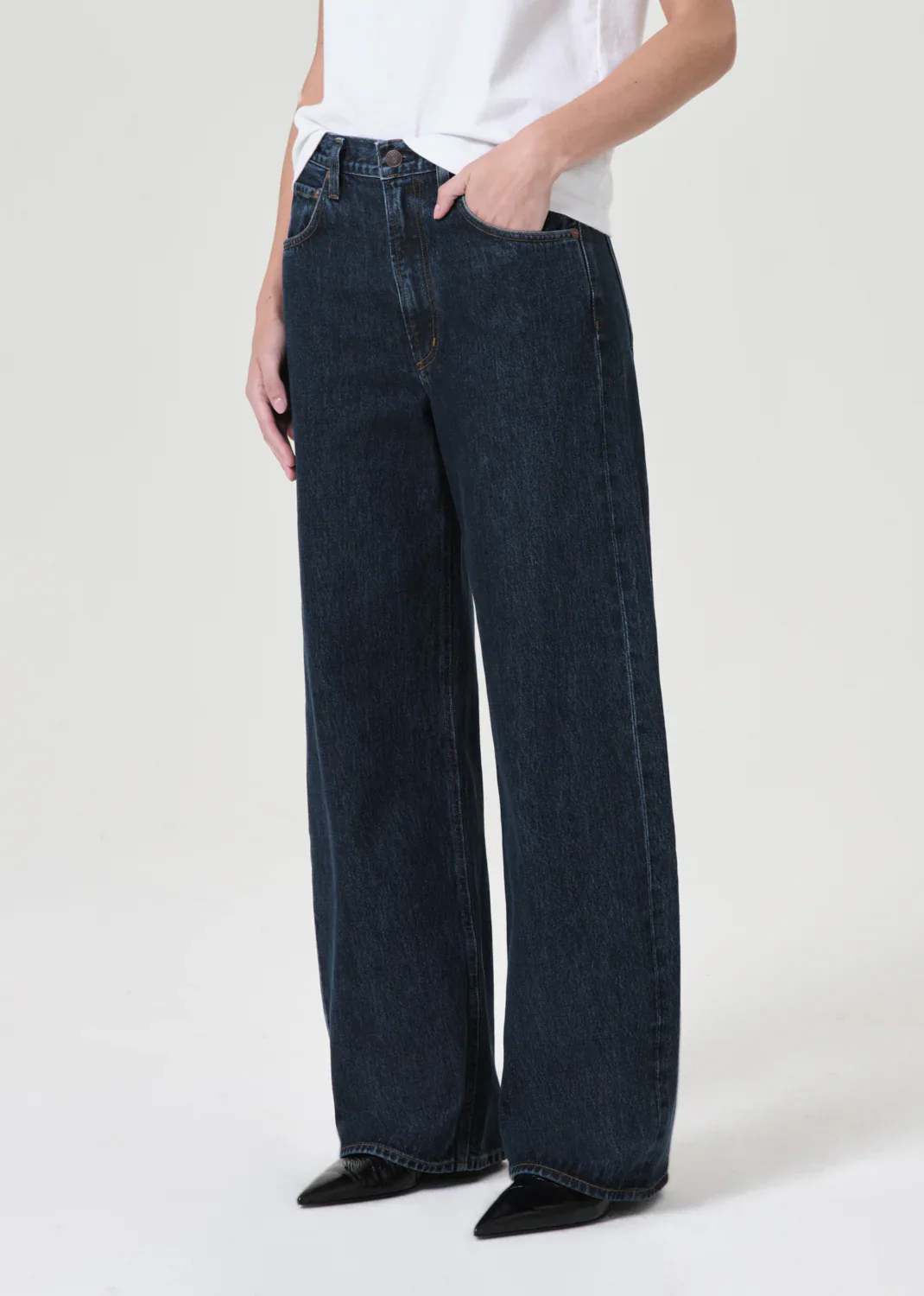 AGOLDE Low Curve Jeans in Pendulum Blue - Image 3