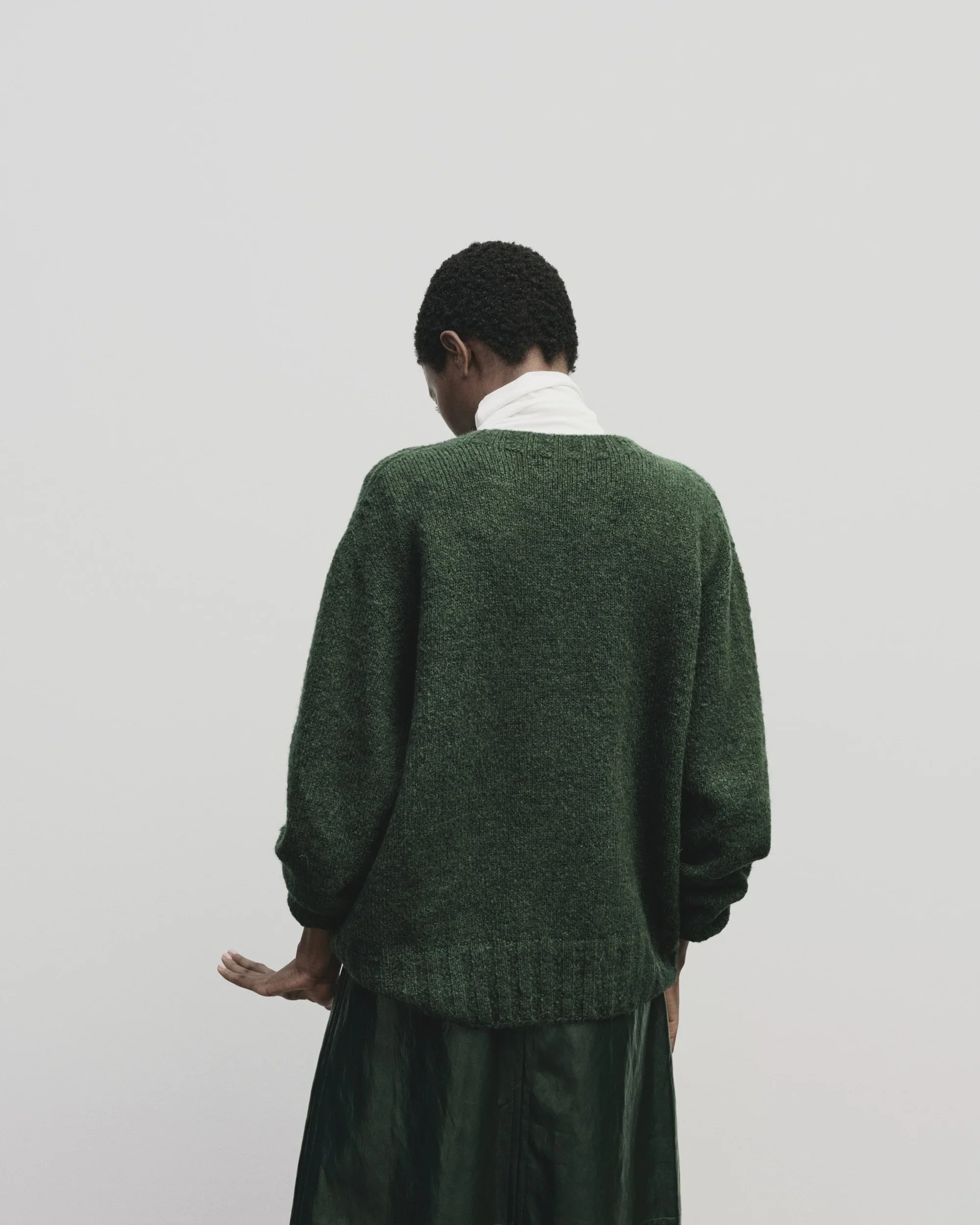 ALPACA BLEND WHOLEGARMENT KNIT SWEATER IN GREEEN - Image 4