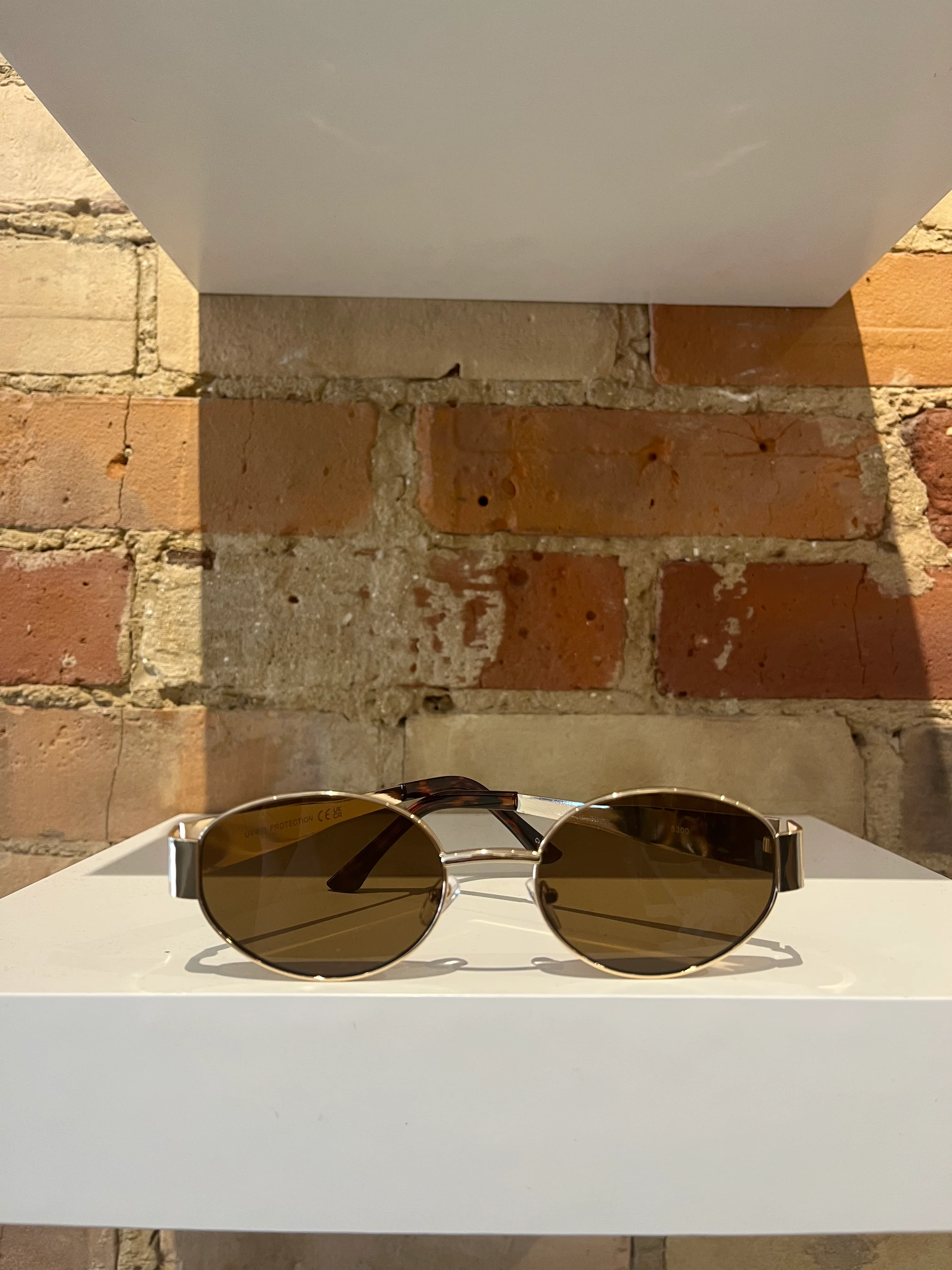 Brooklyn Metal Oval Sunglasses in Gold