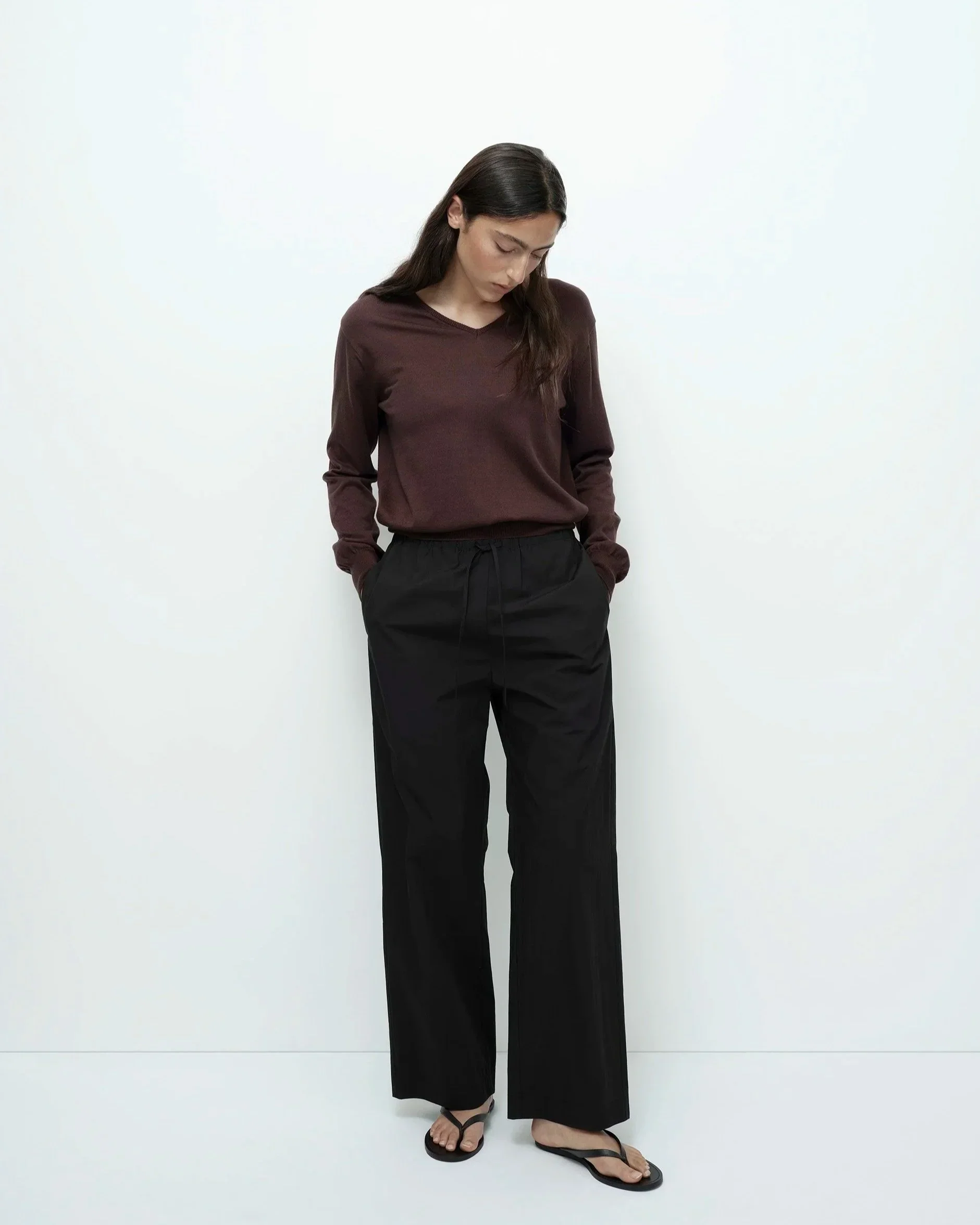 COTTON BLEND V-NECK KNIT TOP - BROWN - Image 2