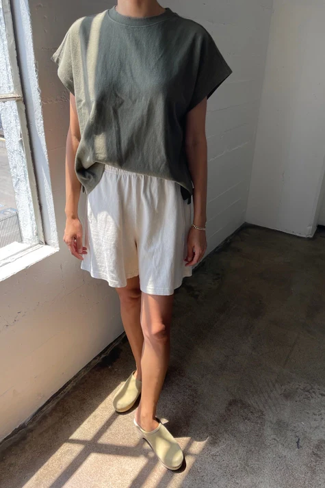 Flared Basketball Shorts in Naturel - Image 2