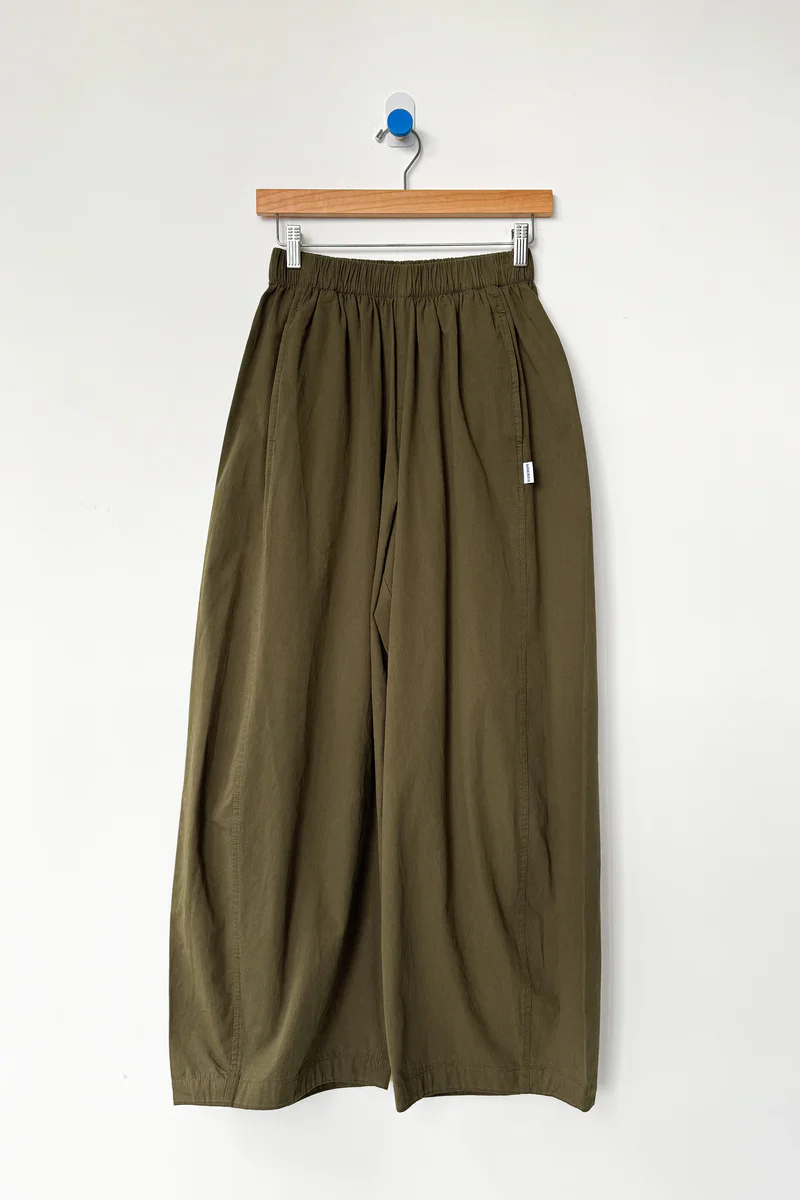 Parachute Pants in Olive