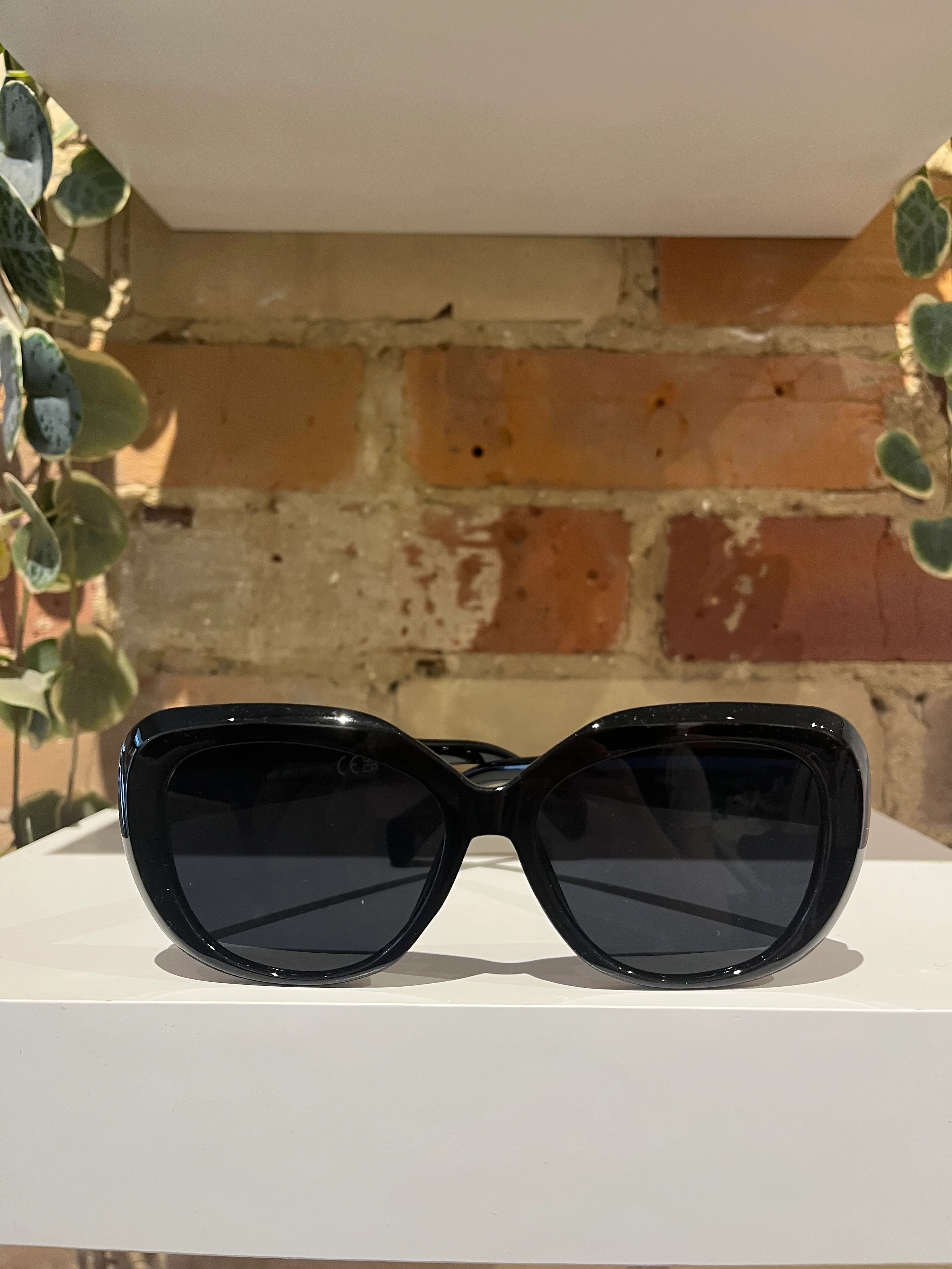Paris H in Black