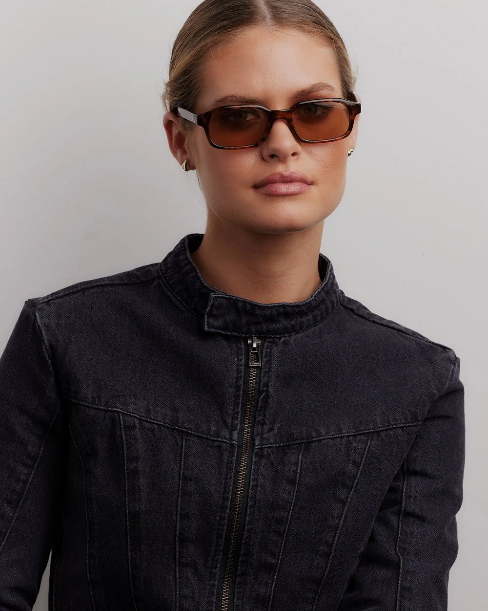 The Buzz in Turtle Pale Brown - Image 2